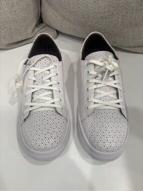 Two Pretty Women's White Sneakers 37